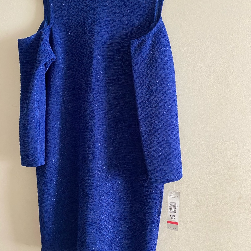 Dress - Picture 2 of 2
